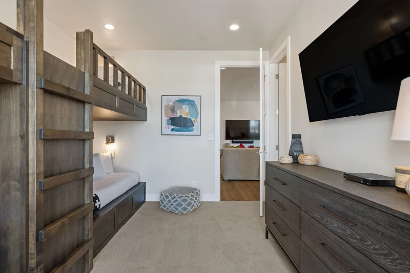 2 Twin/Twin Bunks / Attached Bath