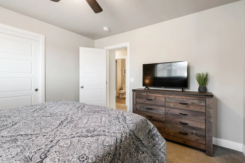 Queen Bedroom
