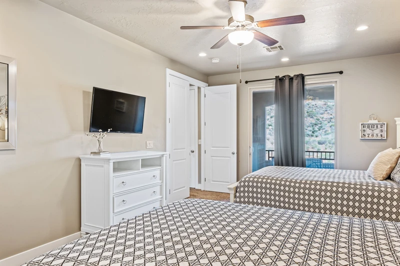 Queen Bedroom