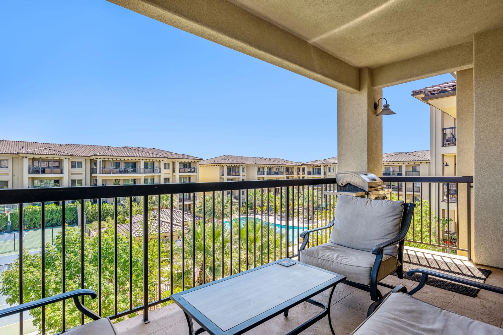 Balcony with Grill