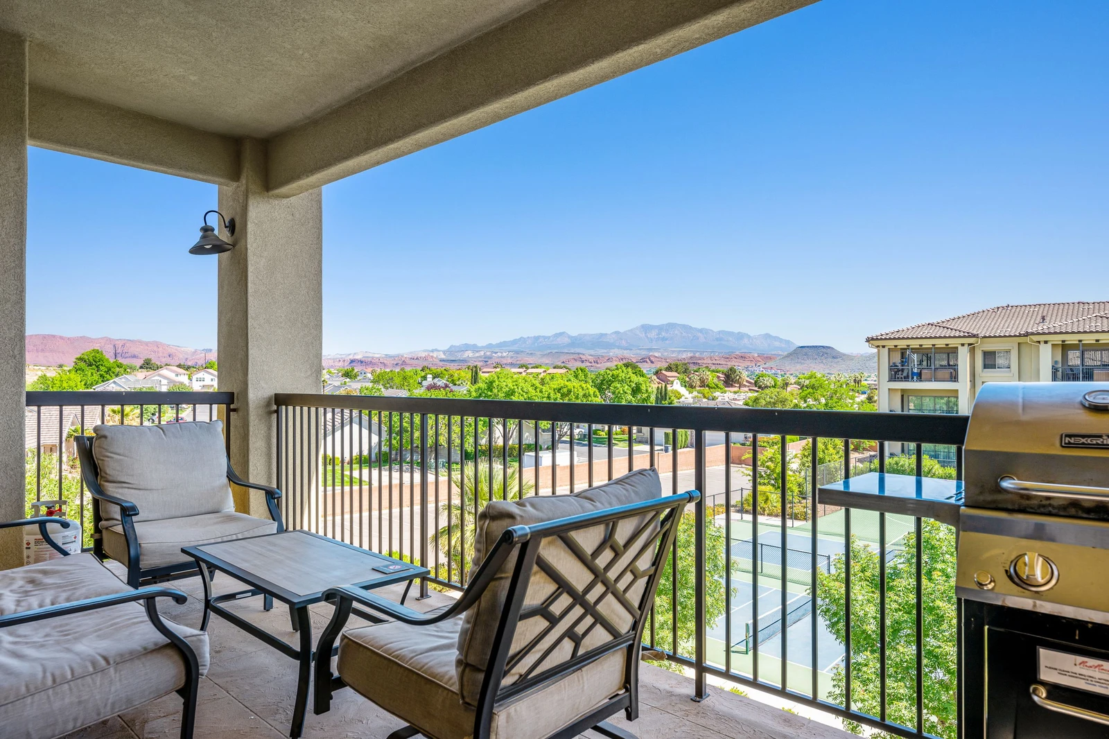 Balcony with Grill