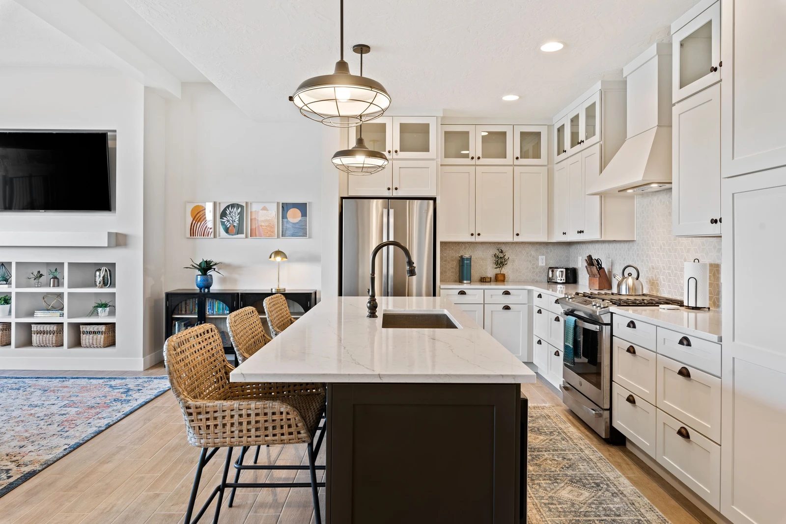 House 1: Fully Equipped Kitchen