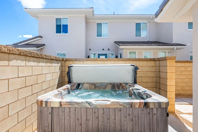 House 1: Private Hot Tub