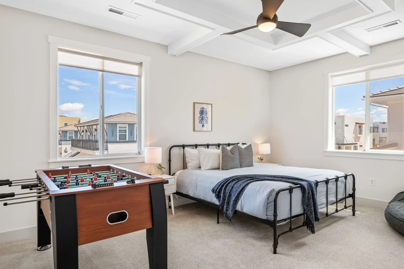 House 1: King Bed/Attached Bath