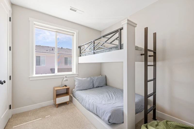 House 1: Twin/Full Bunk Room #1