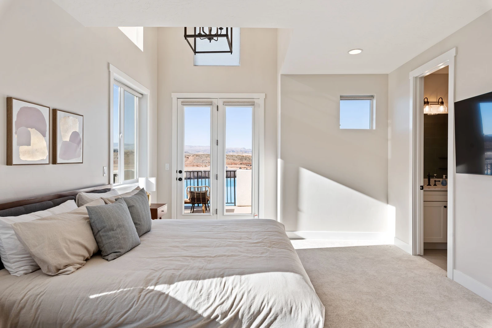 House 1: King Bed/Attached Bath