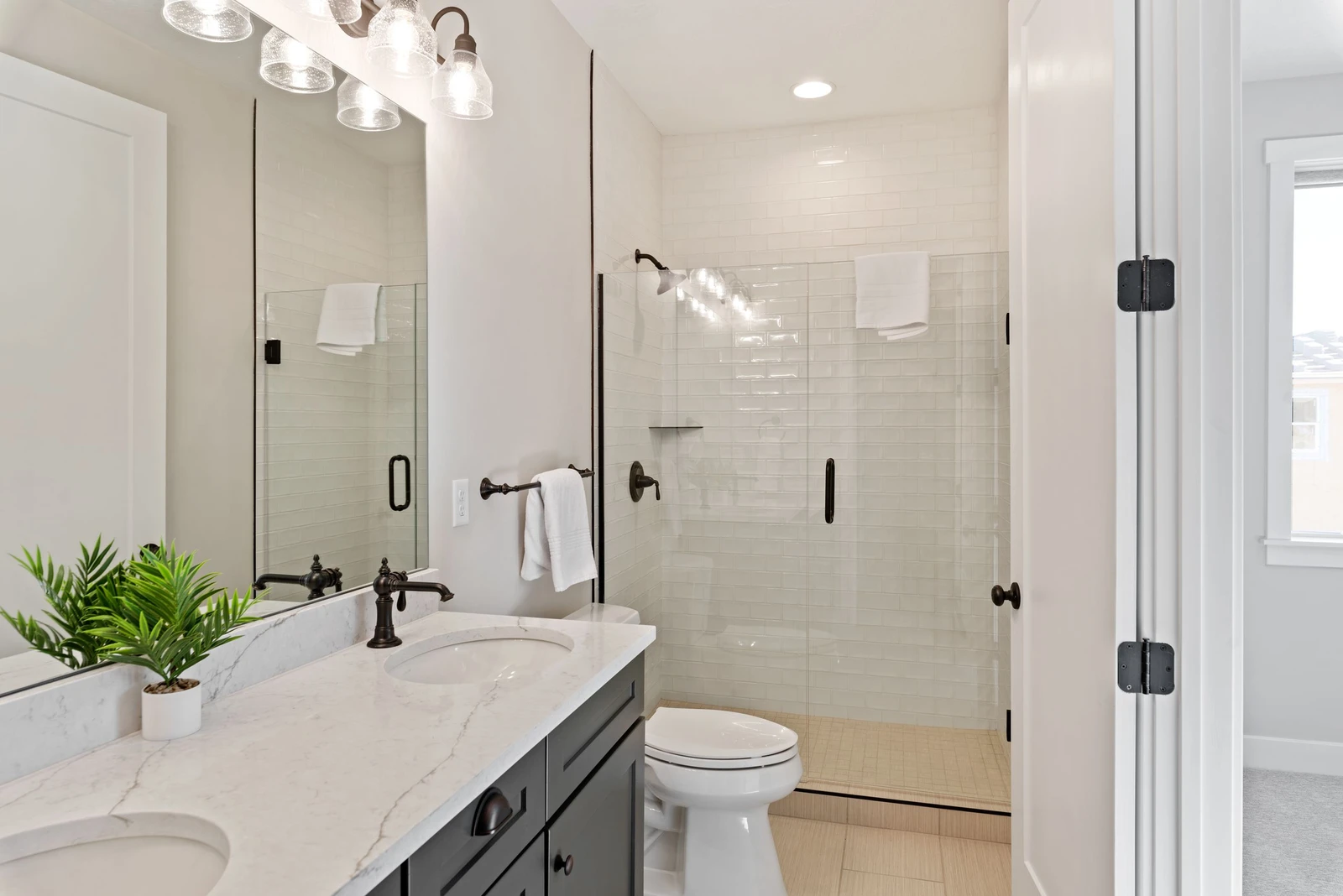 House 1: Full Bath