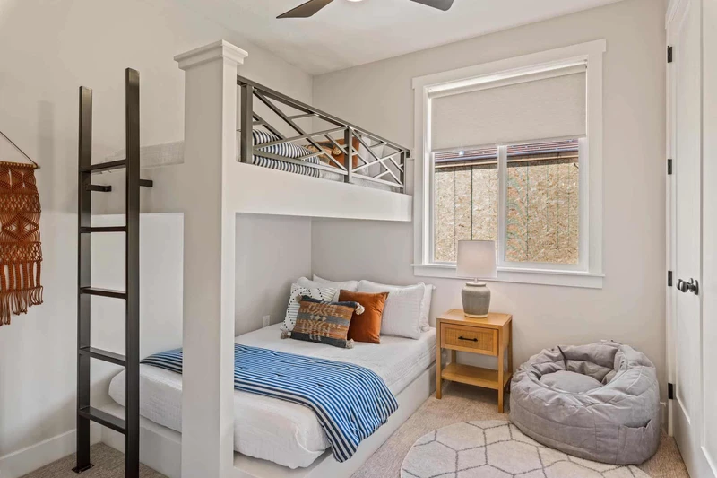 House 2: 1T/F Bunk Room #1