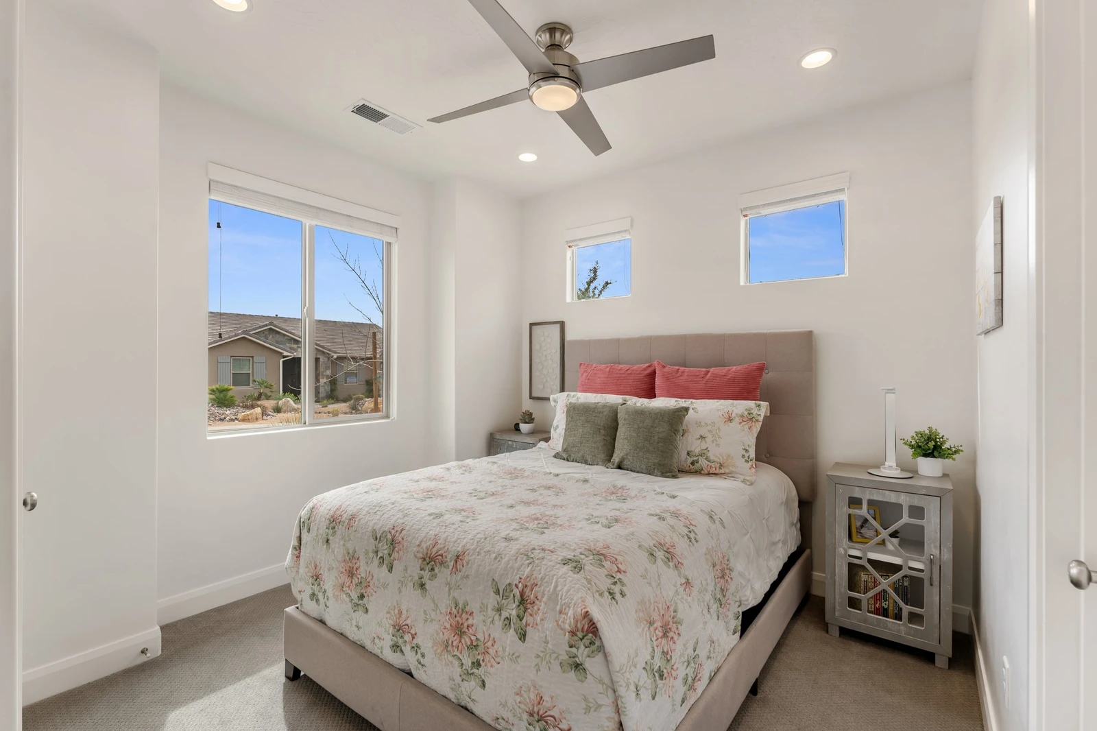 House 1 Queen Bedroom