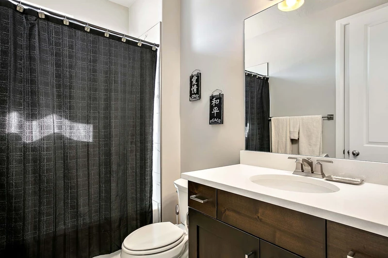 House 2 Bathroom