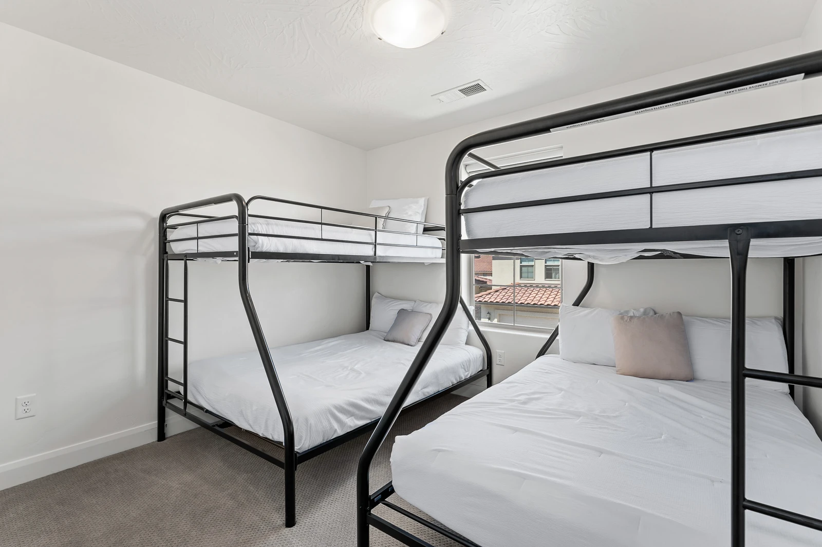 2 Twin / Full Bunk Room