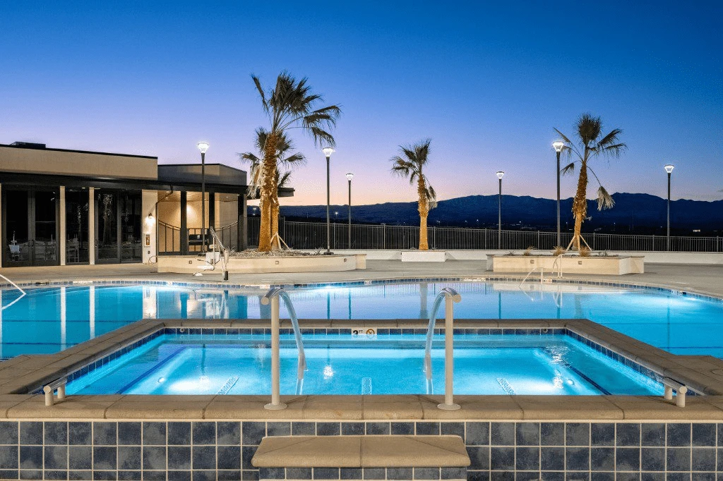 Resort Hot Tub & Pool