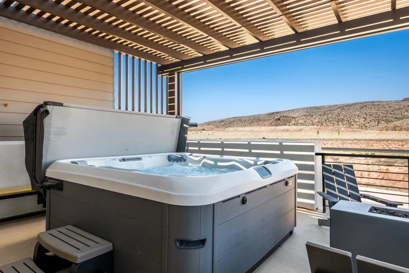 Private Hot Tub, Water Misters