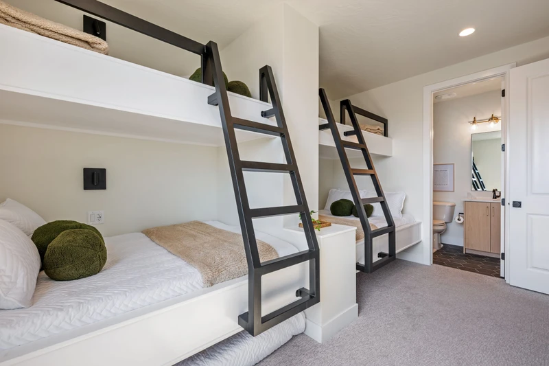 2 Twin over Double Bunks
