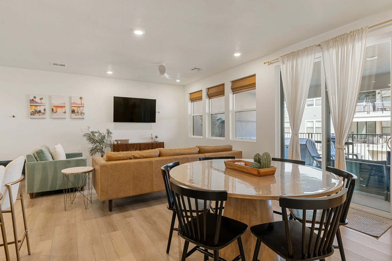 Living/Dining Area