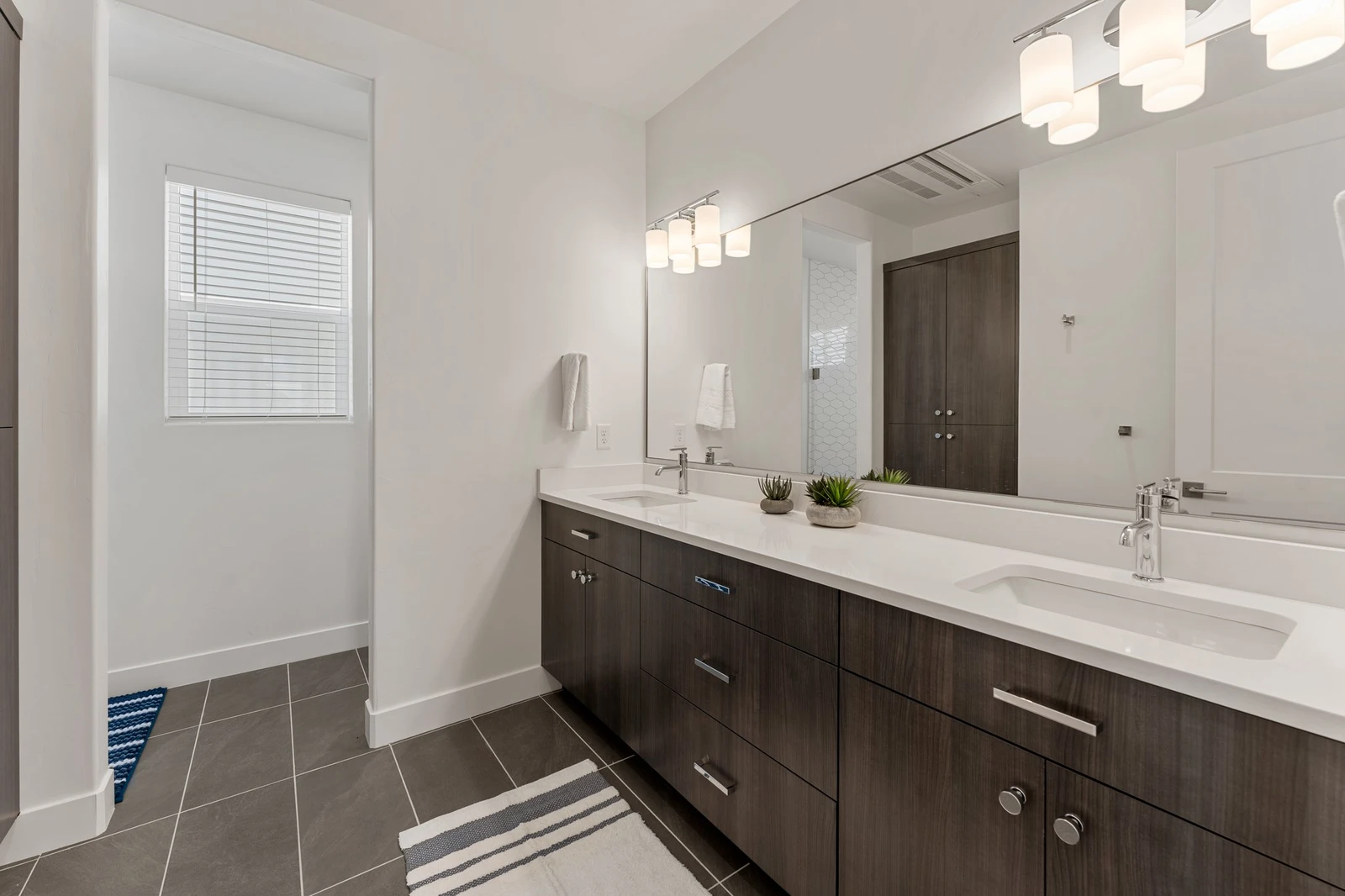 Casita Attached Full Bath