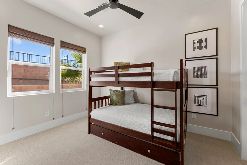Full / Full Bunk Bed Bedroom