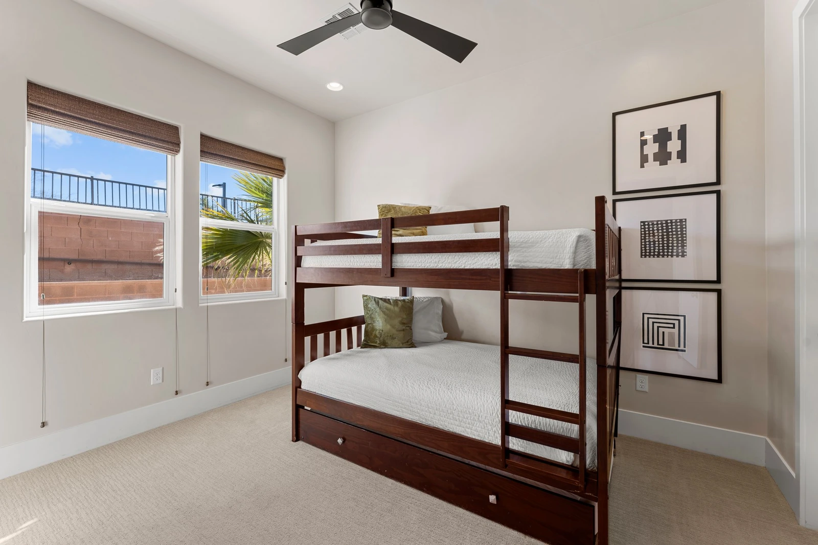 Full / Full Bunk Bed Bedroom