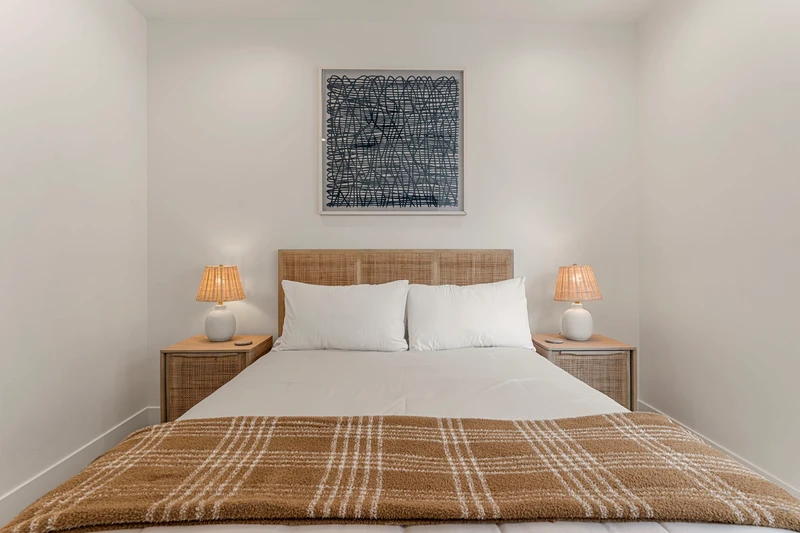 Queen Bedroom  (1)