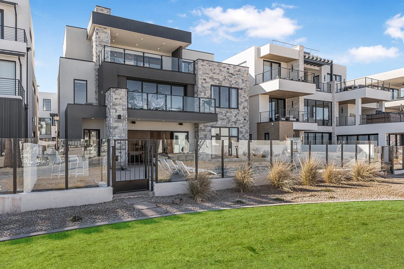 Access to Lagoon  / Back of Unit