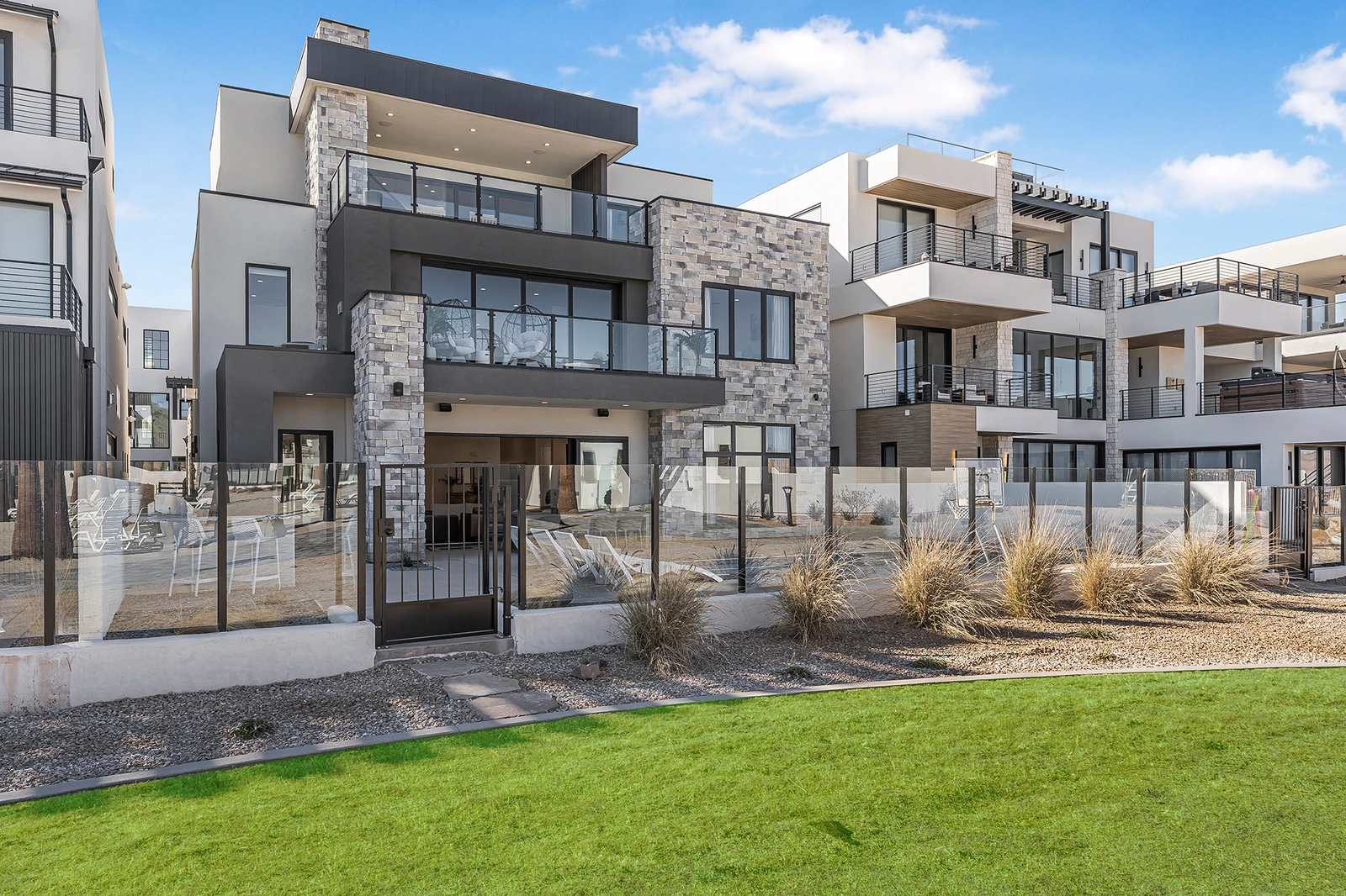 Access to Lagoon  / Back of Unit
