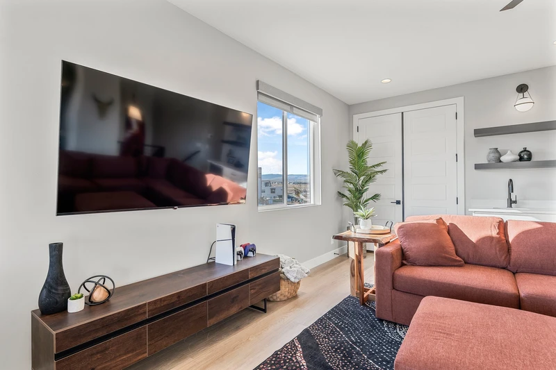 Upstairs Loft with Kitchenette