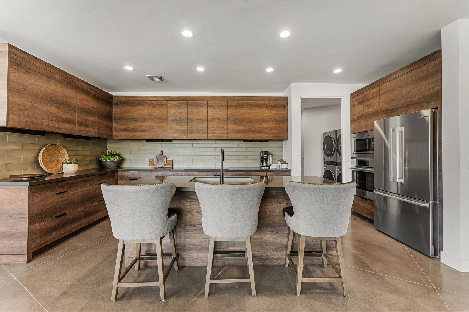 Fully Equipped Kitchen and Butlers Pantry