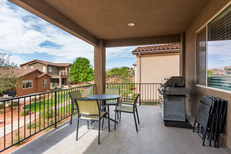 Unit 2 Deck with BBQ Grill
