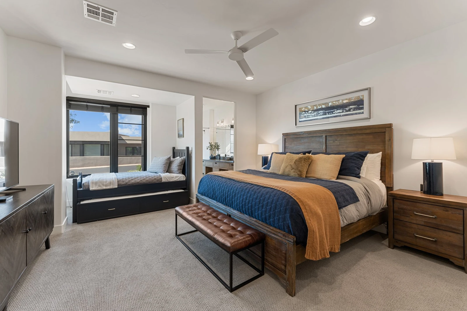 King Bedroom + Twin Bed + Trundle