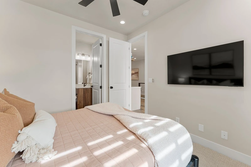 Queen Bedroom