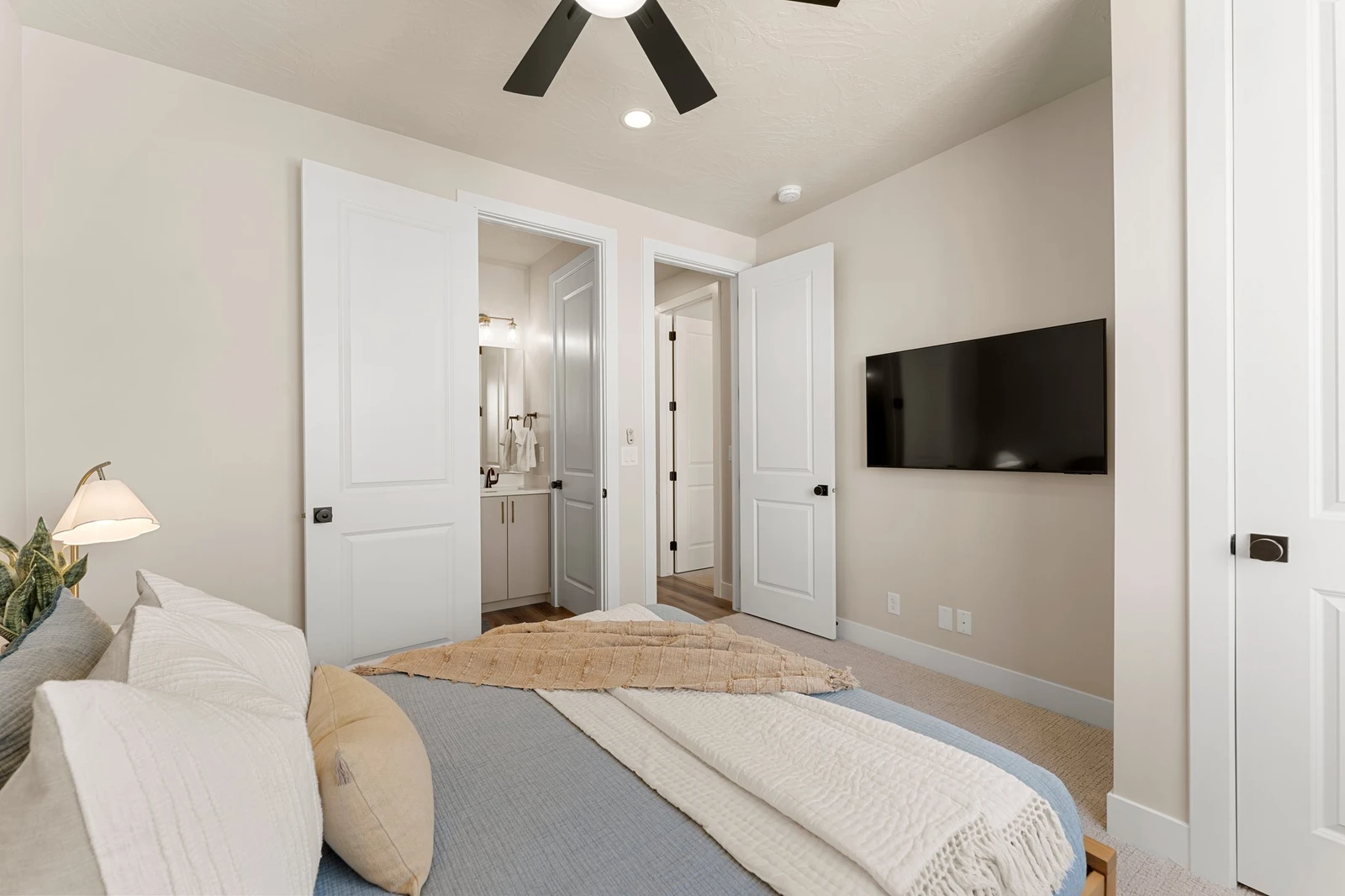Queen Bedroom