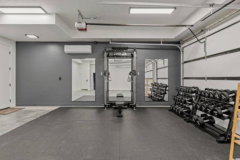 Garage/Gym