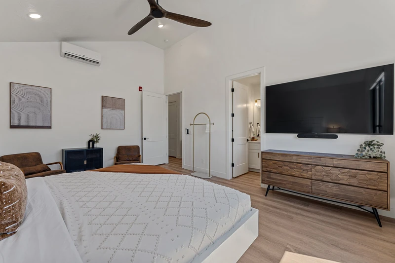 King Bedroom