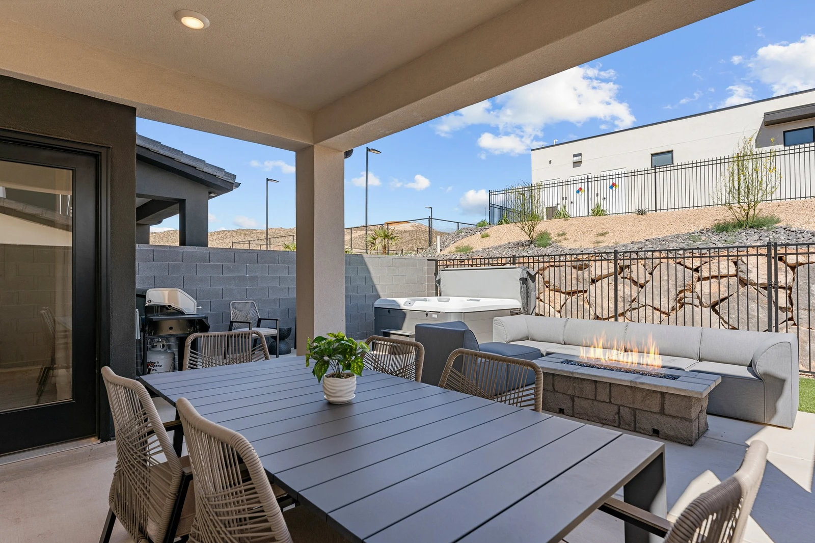 Outdoor Dinning