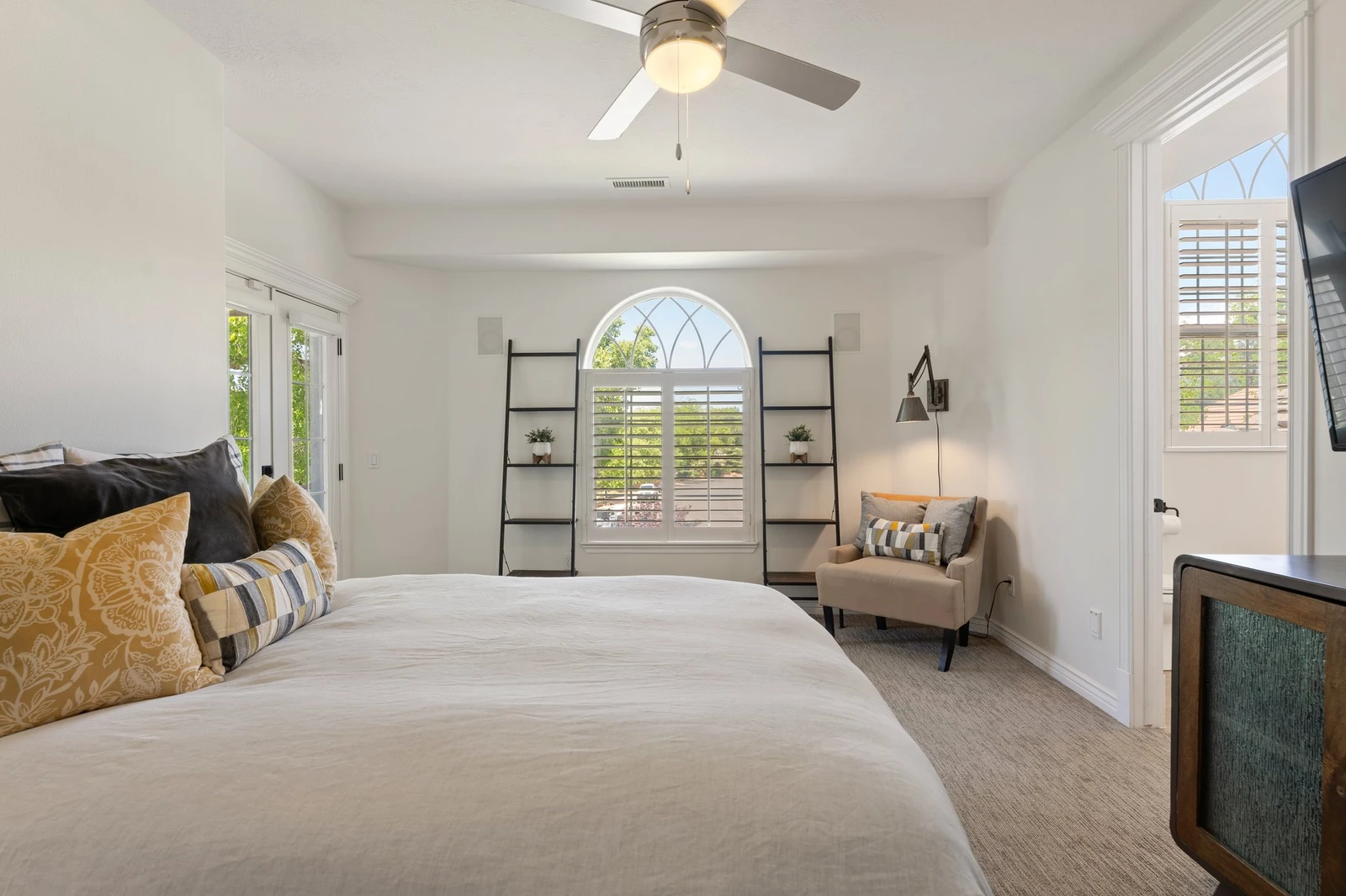 Queen Bedroom