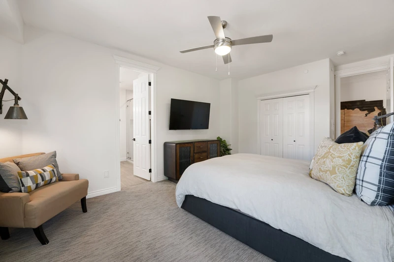 Queen Bedroom