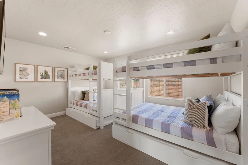 2 Full/Full Beds + 2 Twin Trundles
