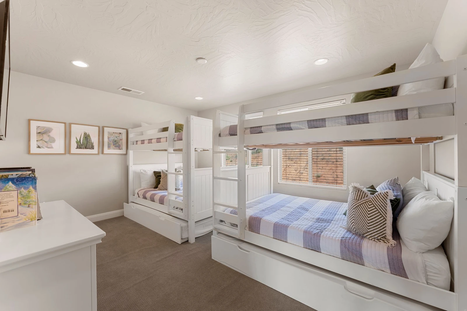 2 Full/Full Beds + 2 Twin Trundles