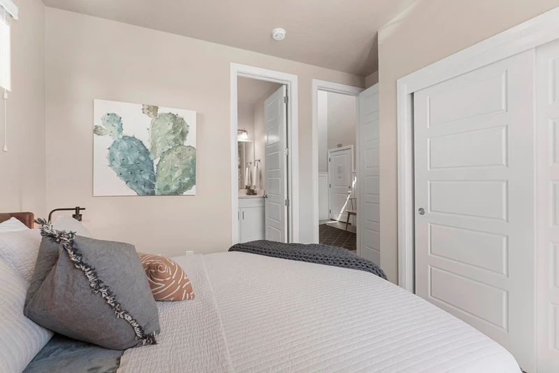 Queen Bedroom