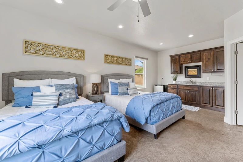 2 Queen Beds