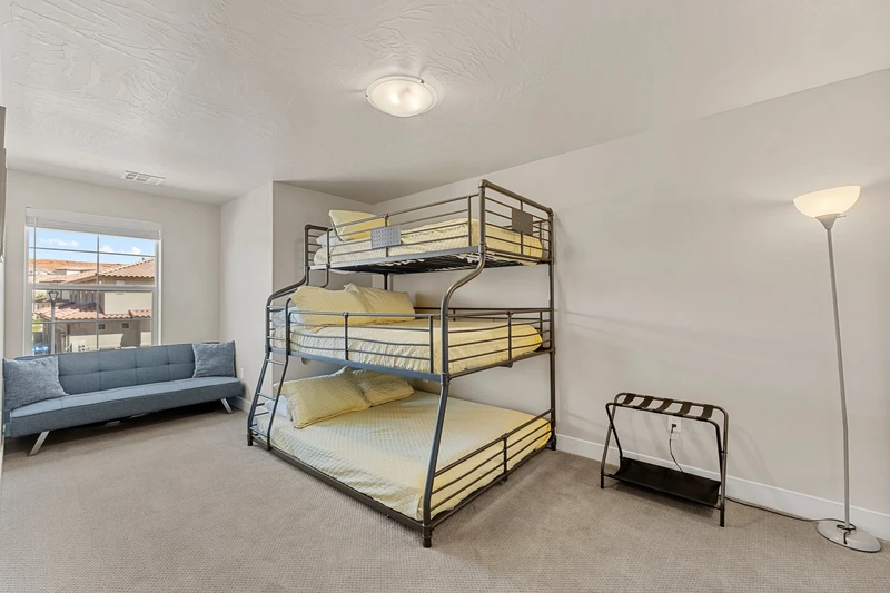 Twin/Double/Queen Bunk Bed