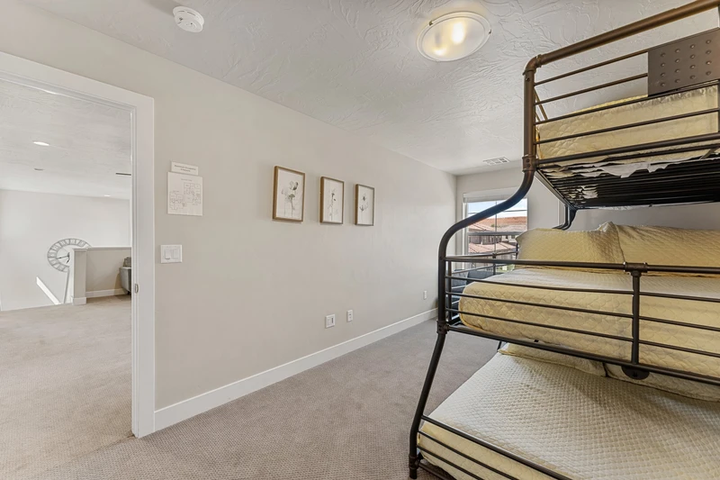 Twin/Double/Queen Bunk Bed