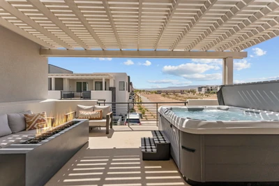 Private Hot tub + Fire Pit