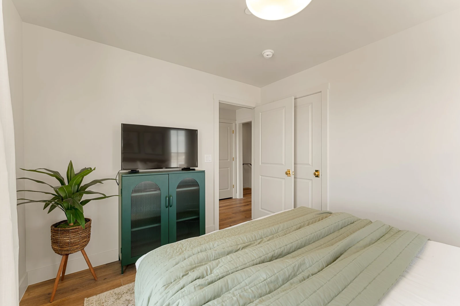 Queen Bedroom
