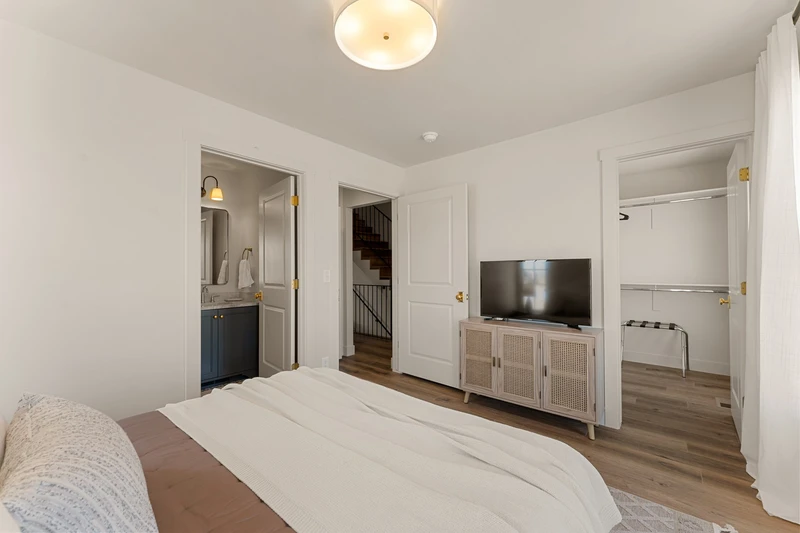 Queen Bedroom