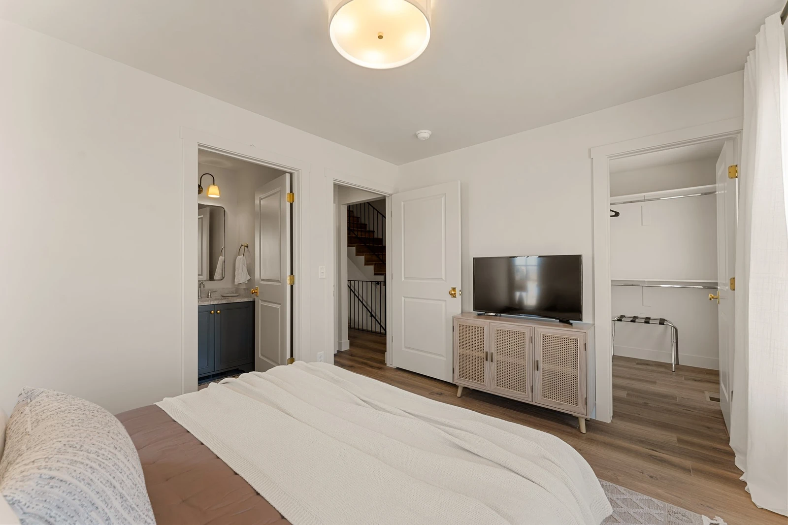 Queen Bedroom