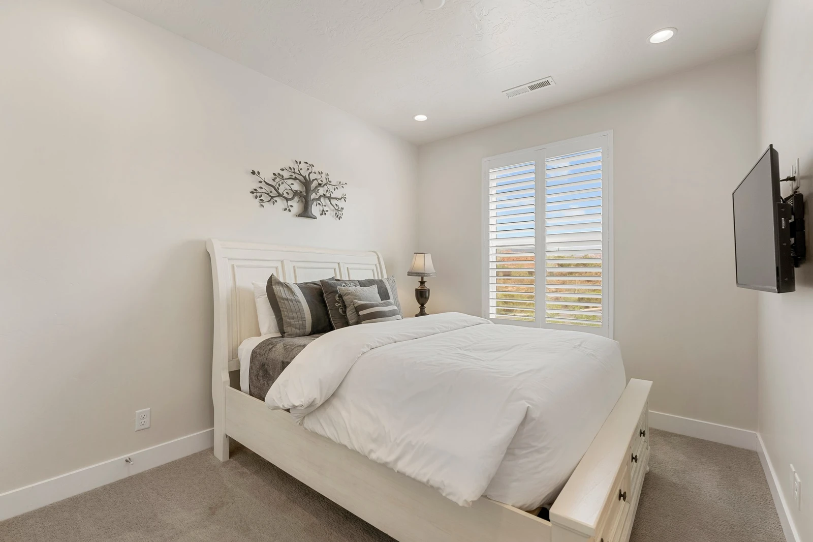 Queen Bedroom