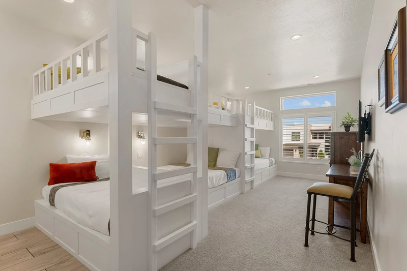 2 Double/Queen Bunk + Twin/Twin Bunk