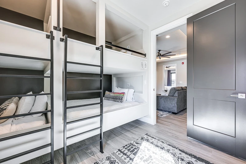 2 Queen/Queen Bunks