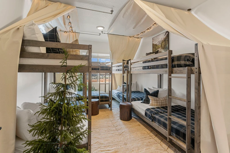 4 Twin/Twin Bunk Beds